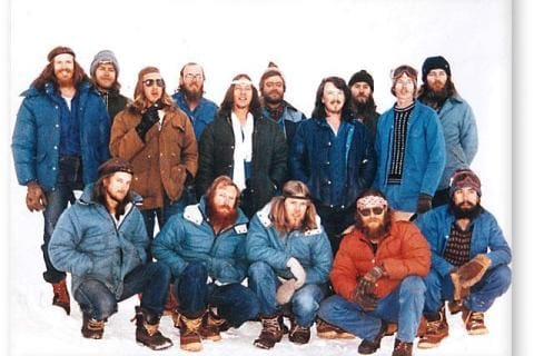 SANAE 24 (1983): Back (L-R) Arnold Vermooten, Dion Kriel, Hubertus Mostert, Hans Verlinde, Ghe Waldeck, Kobus Steyn, Gunther Drevin, JC van der Walt, Mark van Aardt, Tony Whittaker; Front: Thys Coetzee, Nigel Briggs, Johnny Truter, Ken Fox, Jose d’Oliviera.