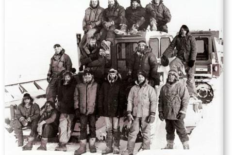 SANAE 26 (1985): Back (L-R) Martin Visagie, Lindsay Johnson (Leader), Michael Hocknell, Rory Cunningham; Middle: Roger van Ryn, Gregory Duvill, David Ireland, Phil Uys; Front: Roddney Alexander, Mark Boekstein (Deputy Leader), Andre Coetzer, Michael Kosch, Jacques v Niekerk, Raoul Scholtz (Dr), Julius Ludwig.