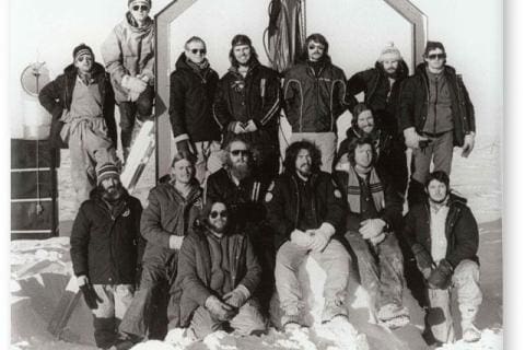 SANAE 27 (1986): Back (L-R) Jeff Ryan, Reiner Friedel, Bo Bonnevie, Hendrik Breytenbach, Steven Hatfil, Patrick O’Hara, Mark Allix, Andre Joubert; Front: Graham Blyth, Mark Steyn, David Hulbert, Johan Opperman, Wim Matthee, Robert Smith, Dawid Serfontein.